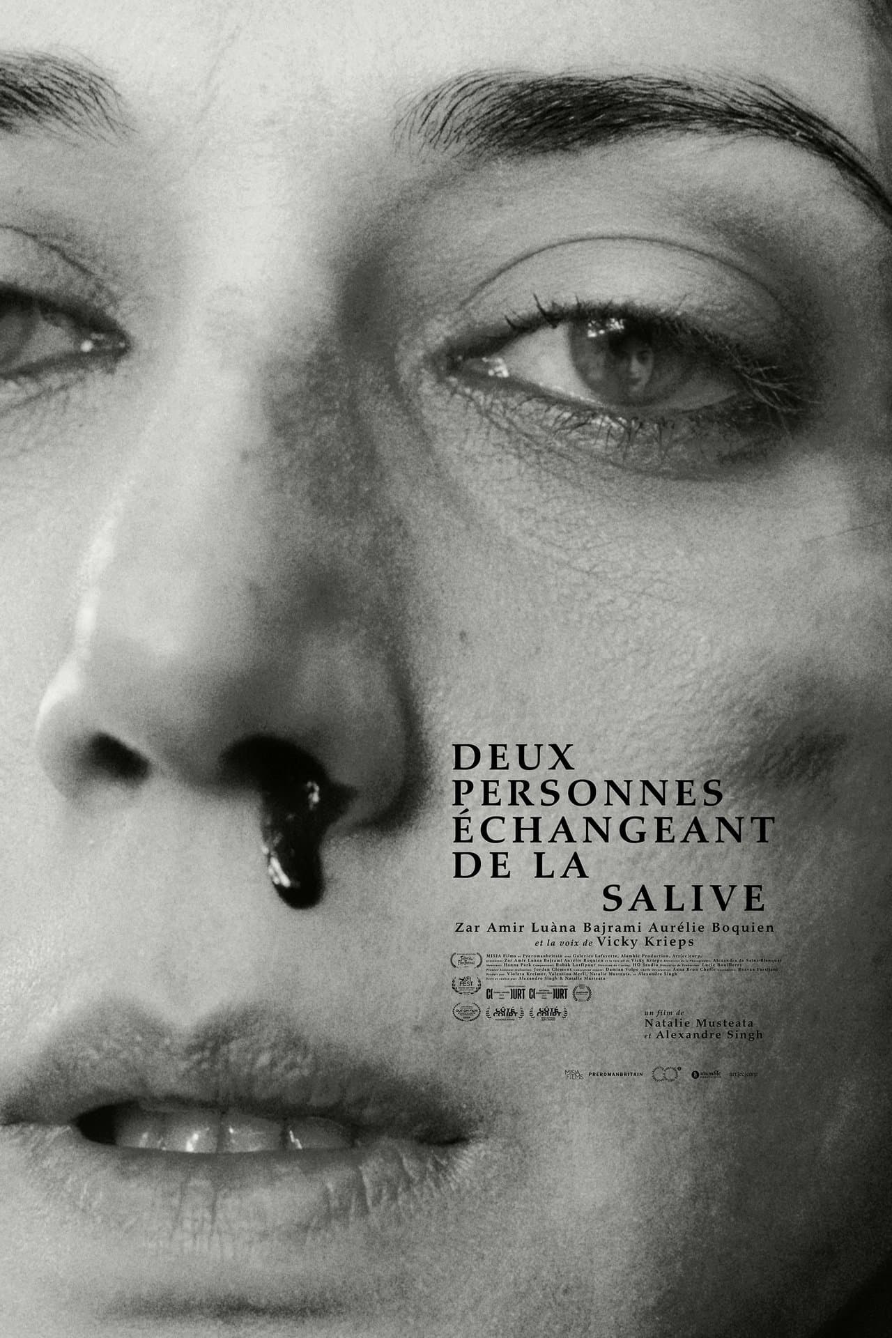 Deux personnes échangeant de la salive streaming